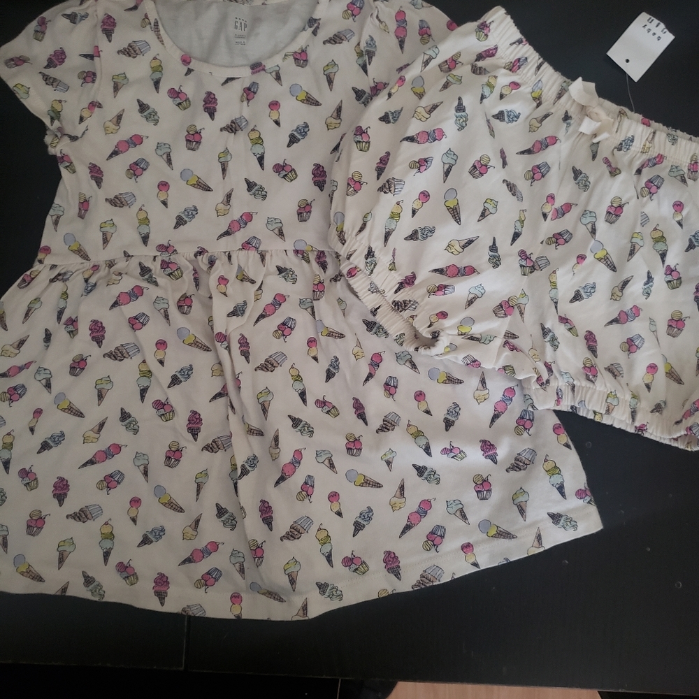 Baby gap matching outfit
